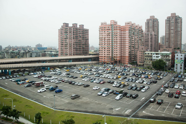 停車需求,停車場,住宅周邊停車,停車空間（圖／記者季相儒攝）