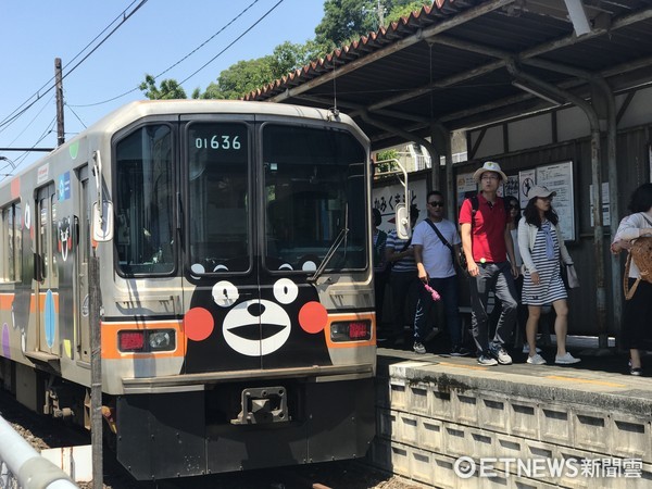 ▲日本熊本的熊本熊彩繪電車。（圖／記者賴文萱攝）