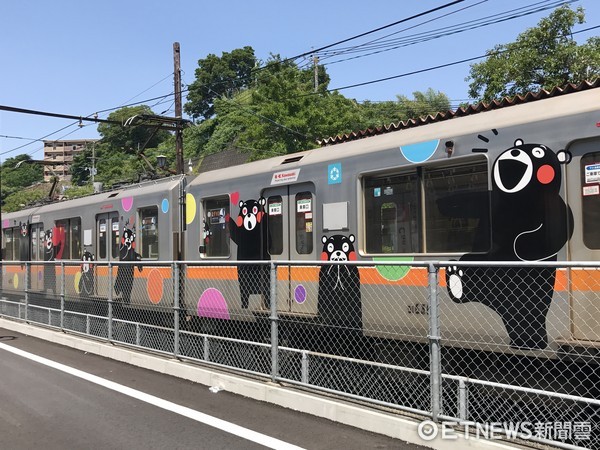 ▲日本熊本的熊本熊彩繪電車。（圖／記者賴文萱攝）