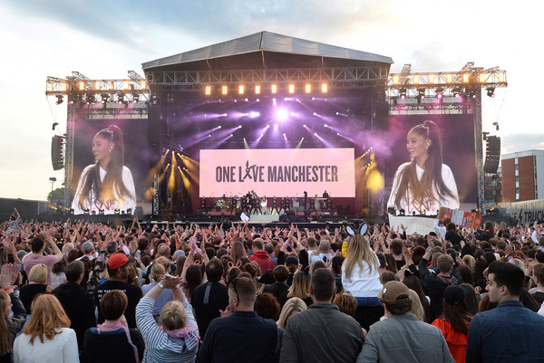 ▲亞莉安娜 (Ariana Grande)4日邀眾多巨星好友，一同重返曼徹斯特開唱。（圖／路透社）