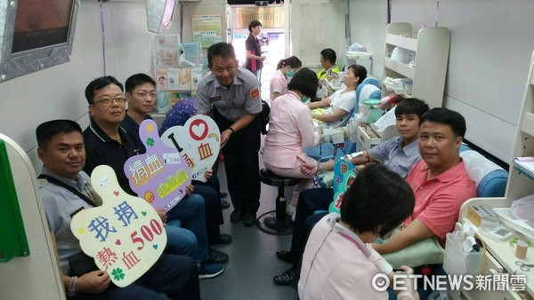 ▲台南市警善化警分局，慶祝警察節，8日在善化區公所前舉辦「熱血傳愛」捐血活動。（圖／警方提供）