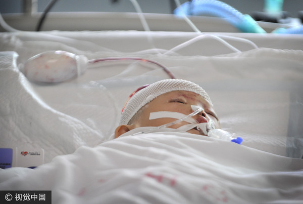 ▲▼中國2歲女童「小悅悅」遭2台車先後輾壓，10多名冷血路人見死不救。（圖／CFP）