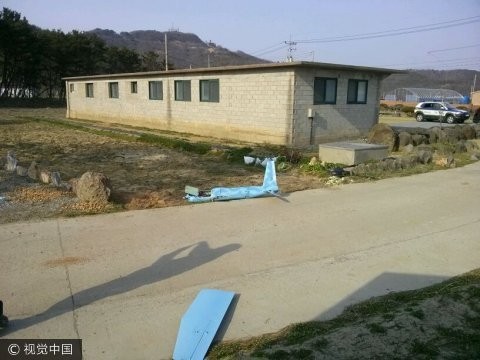 ▲2014年3月，南韓軍方在西部海域的白翎島上發現一架墜毀的無人機。（圖／CFP）