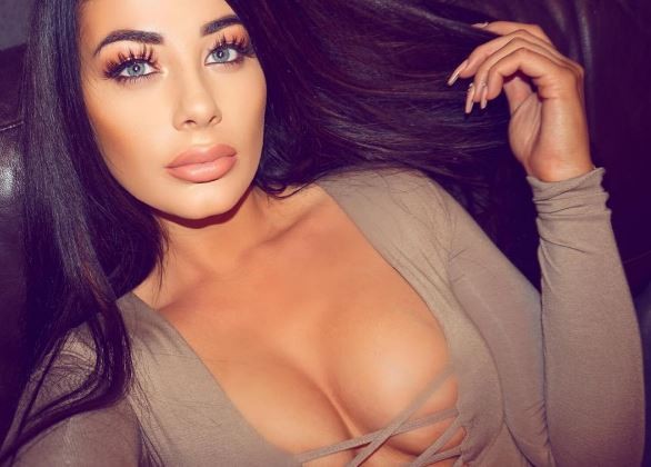 ▲靠著「不小心」露點來紅　潔西希斯「春光外洩」有秘訣！。（圖／miss_mae_xIG）