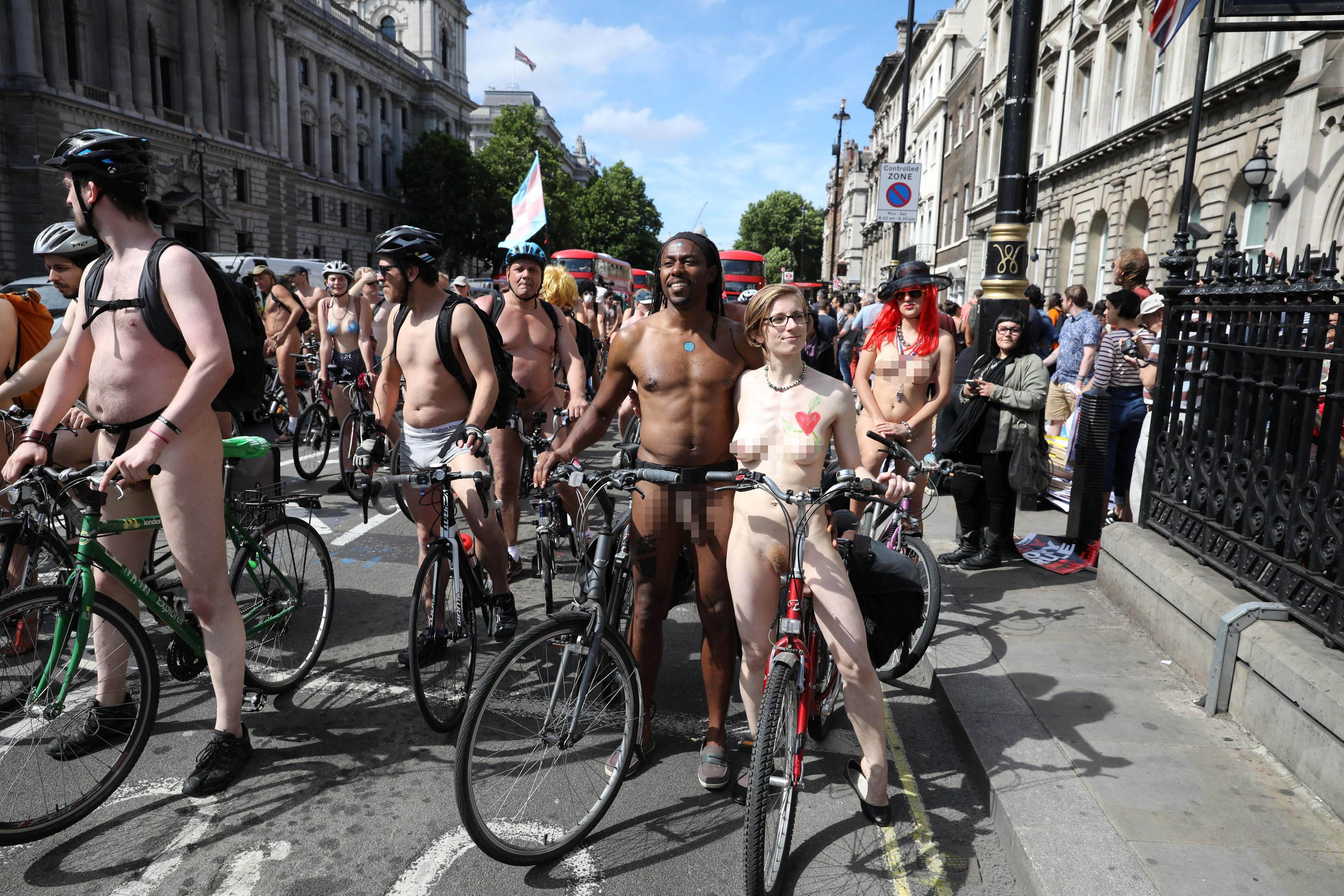 ▲▼脫光救地球！倫敦裸體自行車日。（圖／路透社）