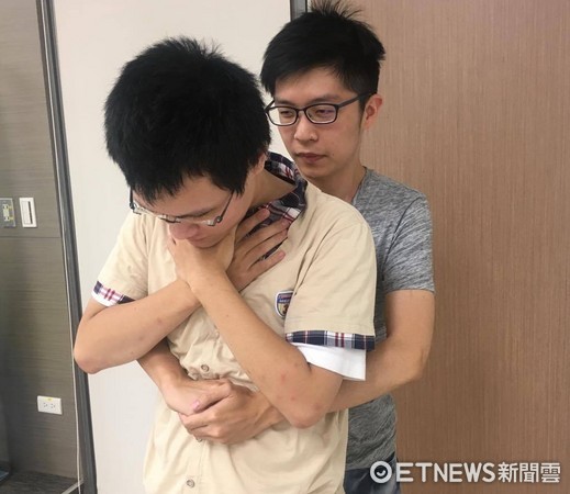 ▲哈姆立克急救法。(圖/記者嚴云岑攝)