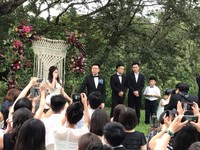 但因為這裡是他與林雅萍都夢想舉辦婚禮的場地，也希望挑選一個較不受外界打擾的場地。