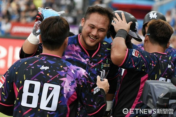 ▲桃猿陳俊秀全壘打。（圖／記者季相儒攝）