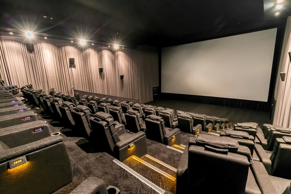 林口威秀影城Mappa影廳暑假前夕推出「看電影吃到飽才是正經事」獨家方案（圖／業者提供）