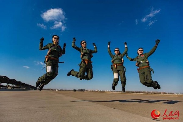 陸空軍招35名18歲女飛官。（圖／翻攝自人民網）