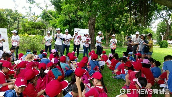 ▲台南公園百年慶祝活動，13日舉行「見證百年，公園踩點」活動，邀請台南公園邊公園國小的小朋友參加。（圖／市府提供）