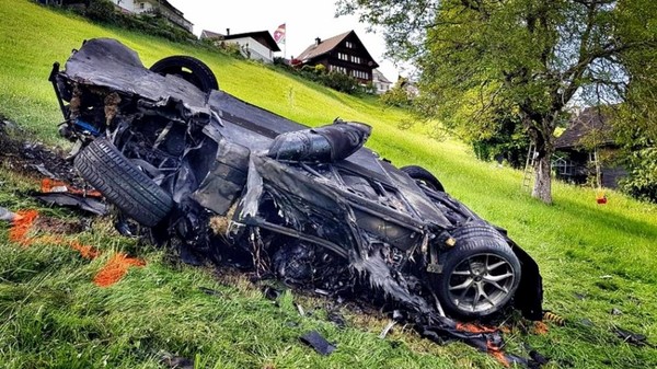 汽車節目主持人驚傳翻車意外！限量8輛的電動超跑宣告GG（圖／翻攝自Carscoops）