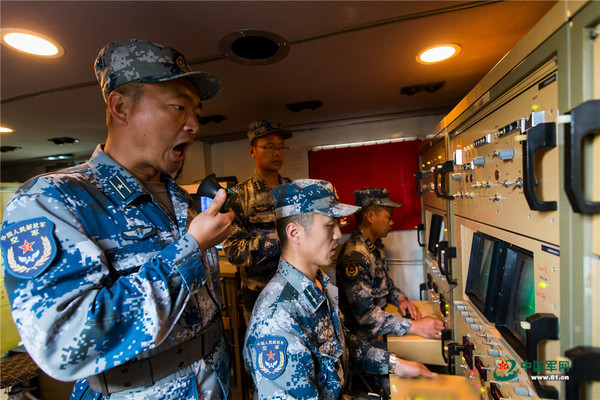 ▲解放軍「藍盾-17」演習中的「實彈抗擊」12日在渤海灣區舉行。（圖／翻攝自《中國軍網》）