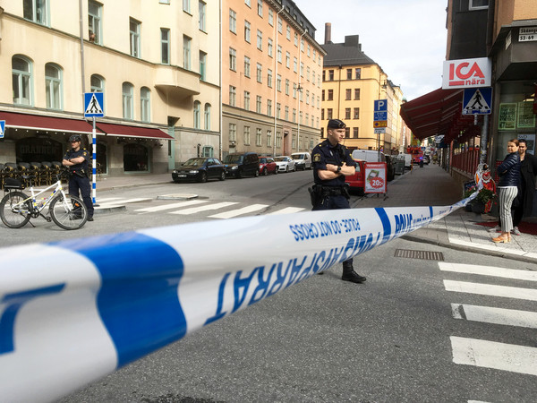 瑞典又傳卡車衝撞事件，1計程車司機受傷。（圖／路透社）