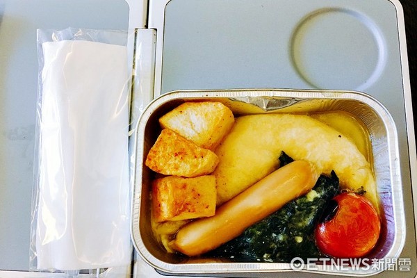 飛機餐，機上餐，飛機餐桌示意圖。（圖／記者蔡玟君攝）