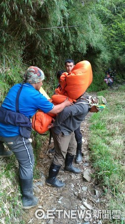 排雲山莊女登山客急性高山症，緊急接駁下山仍不治。（圖／嘉義縣消防局第三大隊提供）