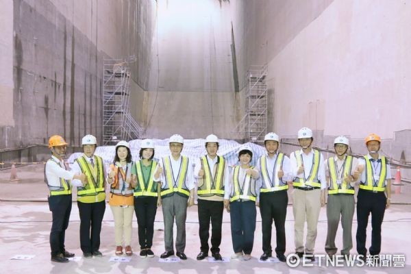 ▲行政院長林全13日在台南市長賴清德陪同下，視察曾文水庫防淤隧道工程。（圖／市府提供）