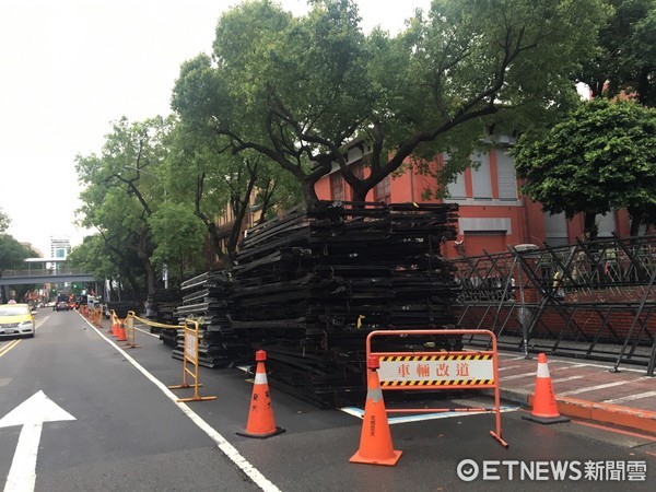 ▲▼立法院周邊封路架拒馬。（圖／記者楊佳穎攝）