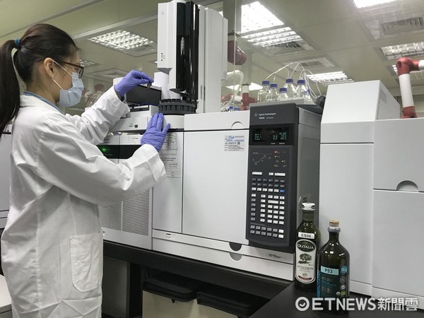 ▲品油師恐失業!「初榨橄欖油」鑑別技術 食藥署找到了。(圖/記者嚴云岑攝)