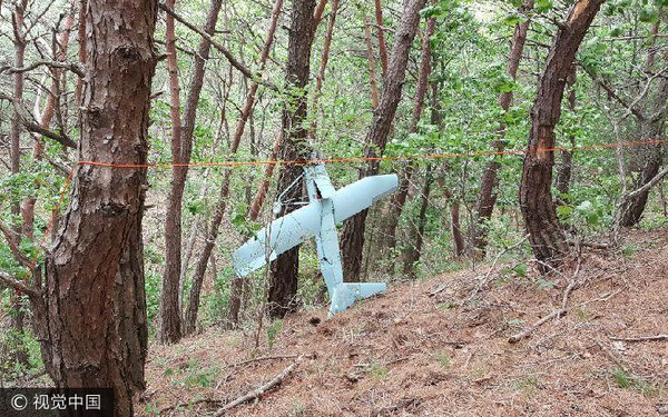 南韓軍方9日在江原道麟蹄郡（인제군）的山坡上，發現北韓墜毀的無人機。（圖／CFP）