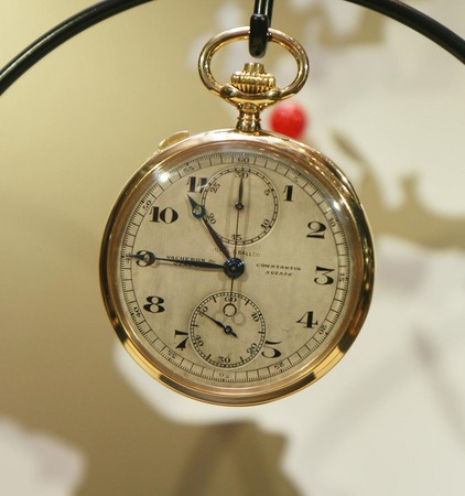 Ref. 11814黃金雙秒追針時懷錶，1924年製作，定價NT$1,925,000。