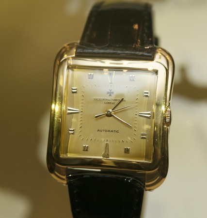 Ref.11988計時腕錶，1957年製作，型號為4737，定價NT$546,000。