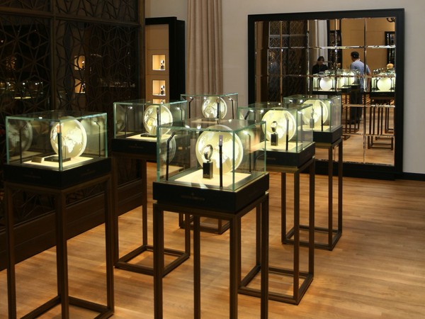 ▲江詩丹頓在101舉行古董時計錶展（圖／品牌提供）