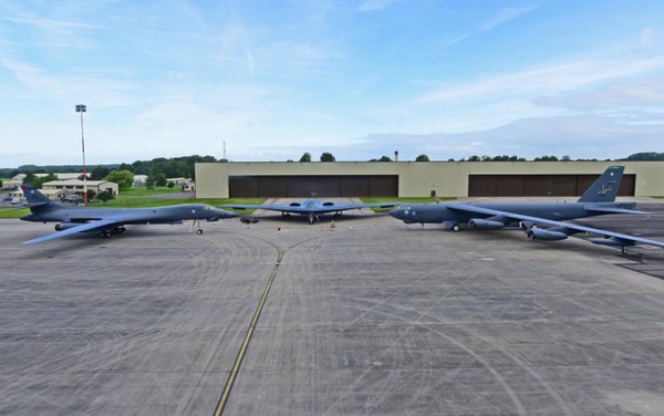 ▲▼B-52H、B-1B、B-2齊聚英國。（圖／翻攝自U.S. Air Force推特）