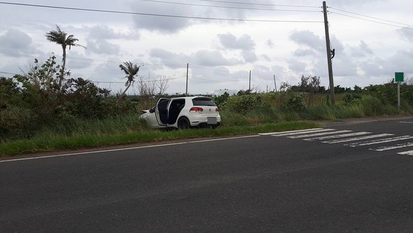 ▲▼8大學生墾丁騎4車全被撞飛！福斯男拉K躺地「有人在追」。（圖／翻攝「恆春半島公共事務討論社團」）