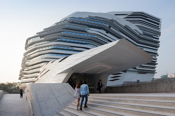 香港賽馬會創新樓。圖/取自Zaha Hadid Architects。