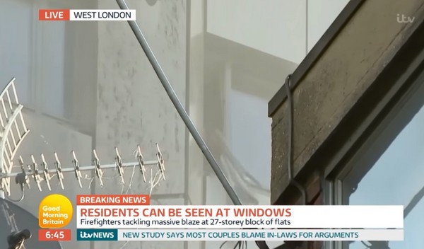 ▲70歲伯受困倫敦大樓　電視台直播挨轟。（圖／翻攝自YouTube）