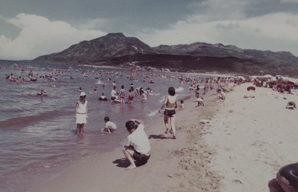 福隆海水浴場的沙灘，從以前到現在，每到夏日都是遊人如織。