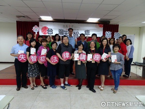 ▲失智民事案件10年飆17倍!他被拐離家 騙走上億元房產。(圖/台灣失智症協會提供)