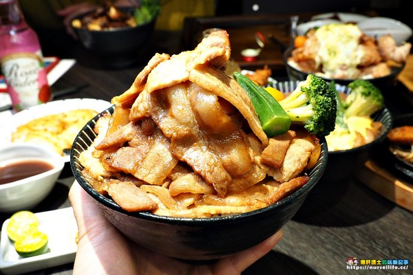 開丼 燒肉vs丼飯。（圖／爆肝護士提供）