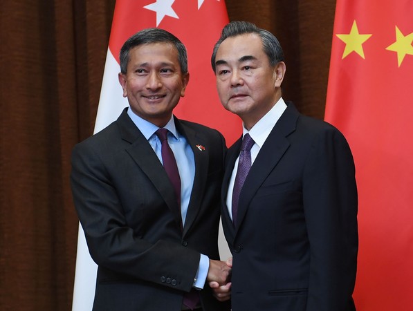 ▲新加坡外長維文與中國外長王毅會面。