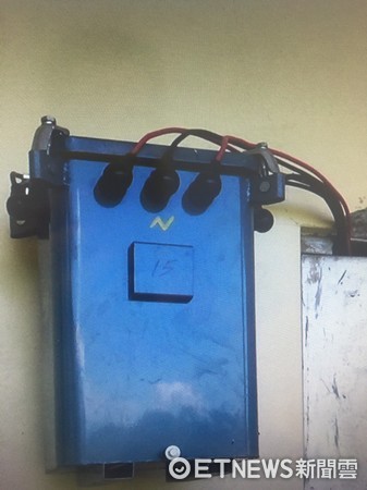 台電會同花蓮警方查獲花蓮縣吉安鄉某間寺廟加裝「特殊變壓器」，影響電表正常計量，造成竊電行為。（圖／花蓮縣警局提供）