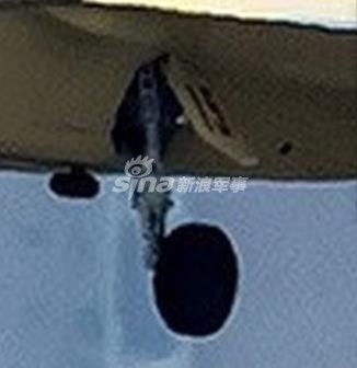 大陸曝光最新一張黃皮殲-20量產型戰機照片，其起落架上印有紅色15字樣，代表著該架殲-20是量產型的第15架。（圖／翻攝自新浪軍事）