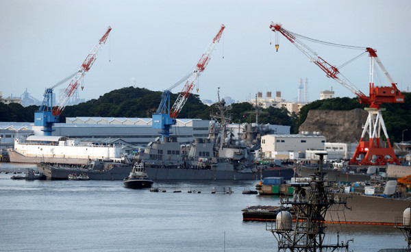 ▲▼美軍費茲傑羅號驅逐艦遭撞。（圖／路透社）