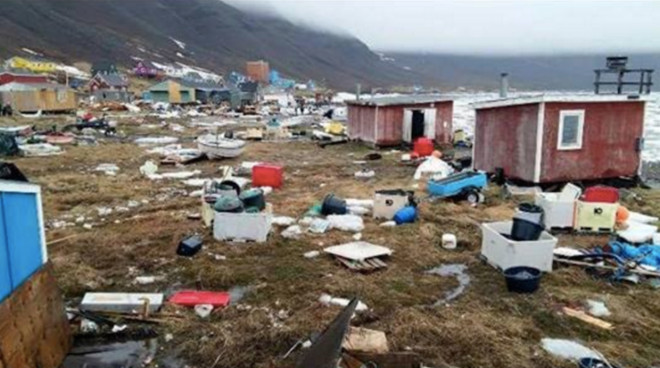 ▲格陵蘭西部城市烏瑪納克（Uummannaq）地震後發生海嘯。（圖／翻攝自KNR推特）
