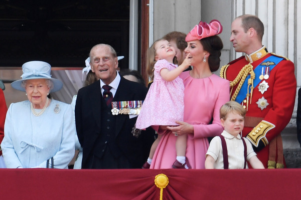 ▲英國女王91歲生日，喬治小王子跟夏綠蒂小公主超吸晴。（圖／路透社）