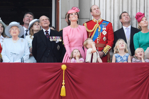 ▲英國女王91歲生日，喬治小王子跟夏綠蒂小公主超吸晴。（圖／路透社）