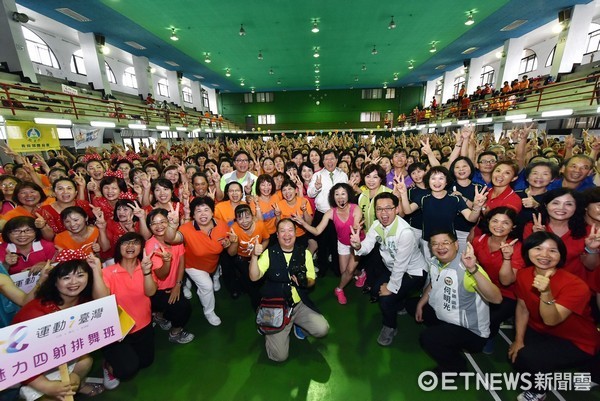 ▲平鎮社區聯合運動嘉年華暨理事長盃舞藝競賽。（圖／桃園市政府提供）