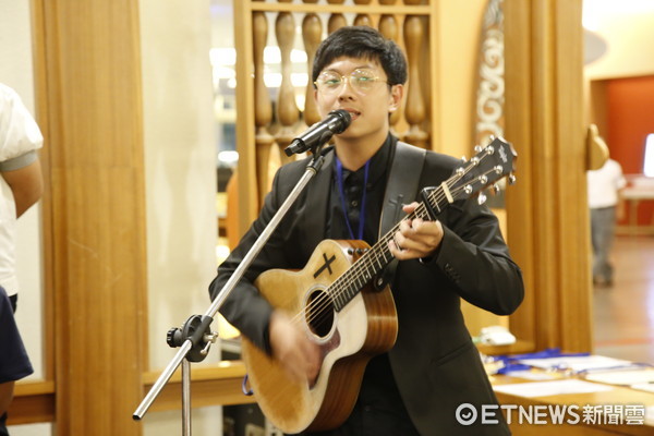 台東鹿鳴溫泉酒店與愛基會合作,為愛基會補救教學班的小六學生,舉辦畢業餐會。(圖/台東縣政府提供)