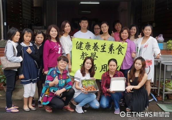 ▲桃園市新移民姐妹學做素食料理,適應並融入在地生活。(圖/記者楊淑媛攝)