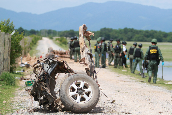 泰國北大年府（Pattani）發生軍車衝撞炸彈意外，造成6名士兵死亡4人受傷。（圖／路透社）