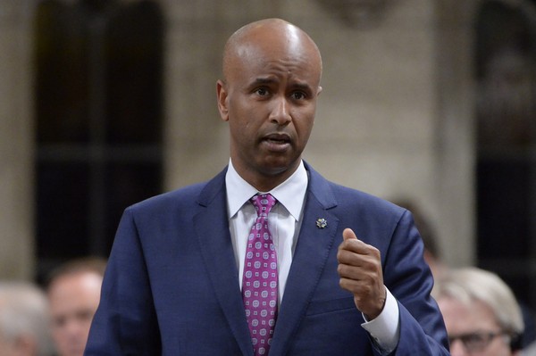 ▲加拿大移民部長胡賽(Ahmed Hussen)。（圖／達志影像）