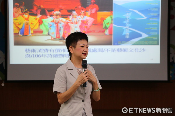 花蓮縣文化局長陳淑美在花蓮市公所三樓禮堂，舉行「文化創意產業價值與智慧財產權」為題的講座。（圖／花蓮市公所提供）