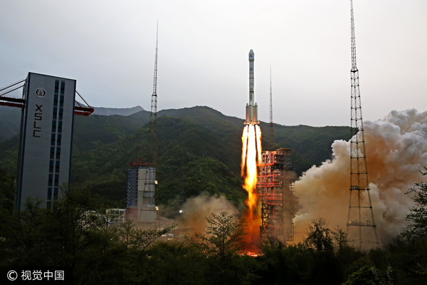 ▲▼2017年4月12日19時04分，中國在西昌衛星發射中心用長征三號乙運載火箭成功發射實踐十三號衛星。（圖／CFP）