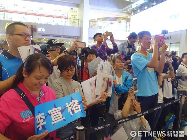 ▲▼李宣榕苦熬10年舉行簽唱會淚崩。（圖／寶麗來國際娛樂提供）