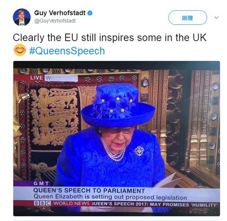 ▲▼英女王演講帽子引起網友關注，藍底黃星似歐盟旗幟。（圖／翻攝自推特）